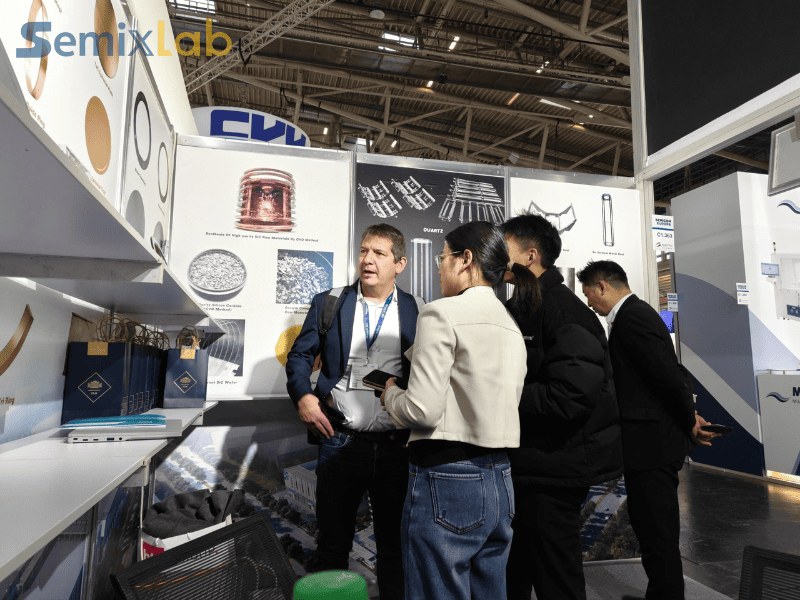 Ymwelodd cwsmeriaid Epitaxial â stondin Semixlabs yn Semicon Euro 2025